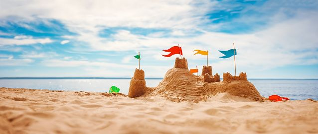 “Les châteaux bâtis sur le sable ne résistent jamais à une grande tempête” (Moses Isegawa)